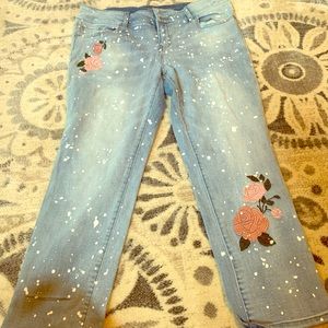 New York and company soho floral cropped pant